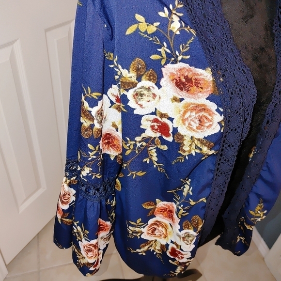 NWOT Basic Faith Open Front Crochet Floral Kimono Belle Sleeve Navy Blouse L - Picture 5 of 12
